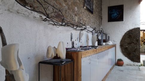 Fran&ccedil;ois Chauvin expose dans le Patio-Galerie de la corbata rosa